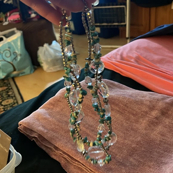 Three strand crystal turquoise chip necklace - Picture 3 of 6